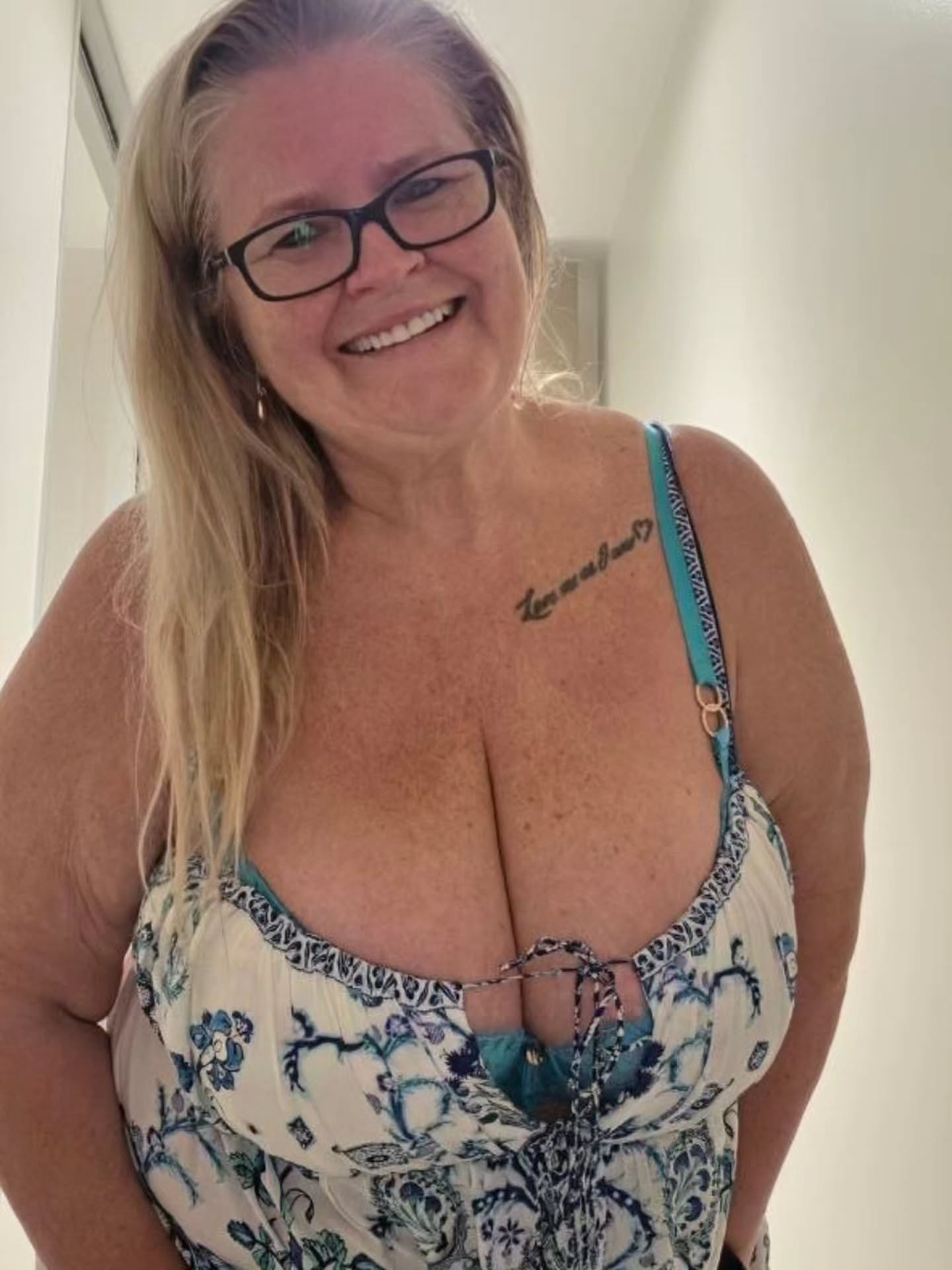 Marcela, 52