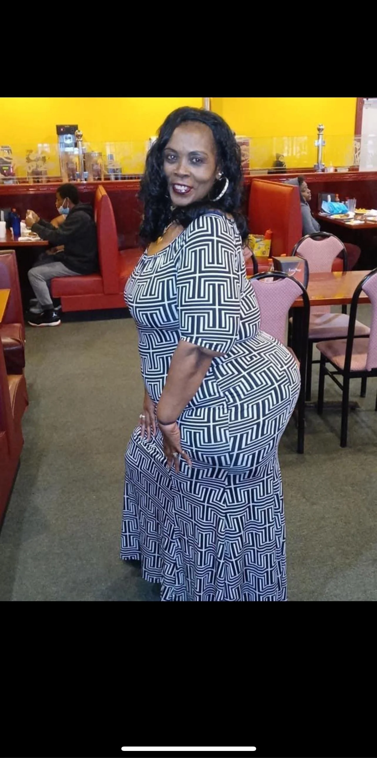 Alejandra, 52